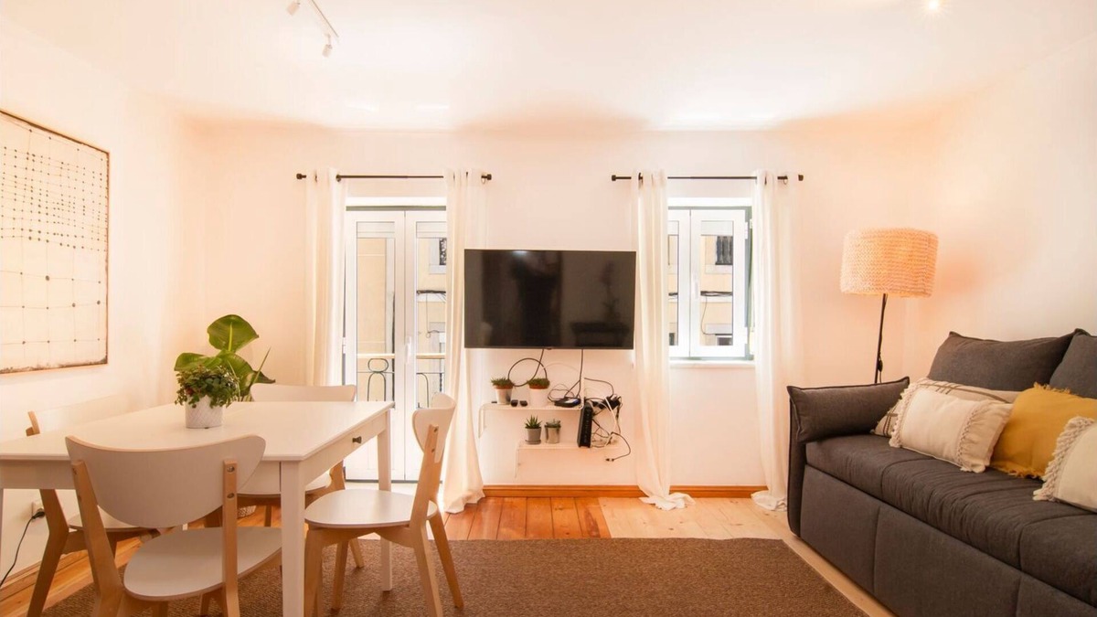 Santa Engracia Apartment | Charming & Peaceful Family Flat