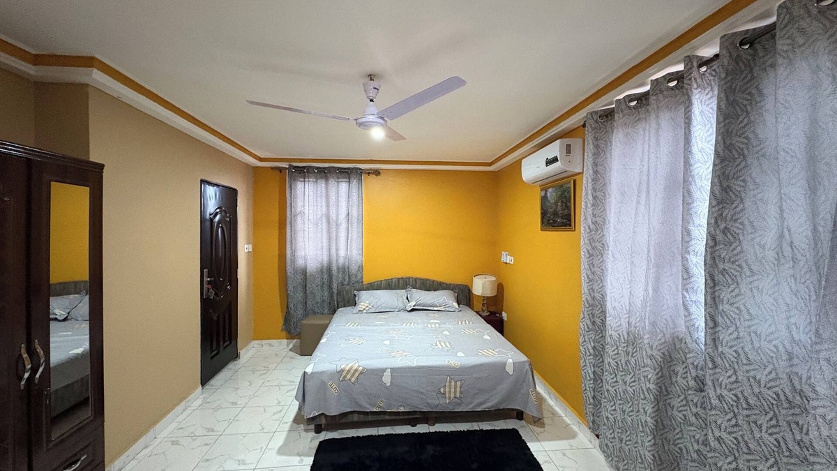 Osu Klottey Apartment | Charming Pent house 1-bedroom apartment with kitchen, hall and office for a fee