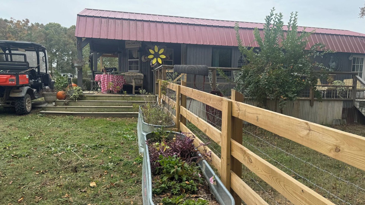 Monroe Cabin | Charming pet friendly 2-bedroom cabin in lovely Monroe with WiFi, AC