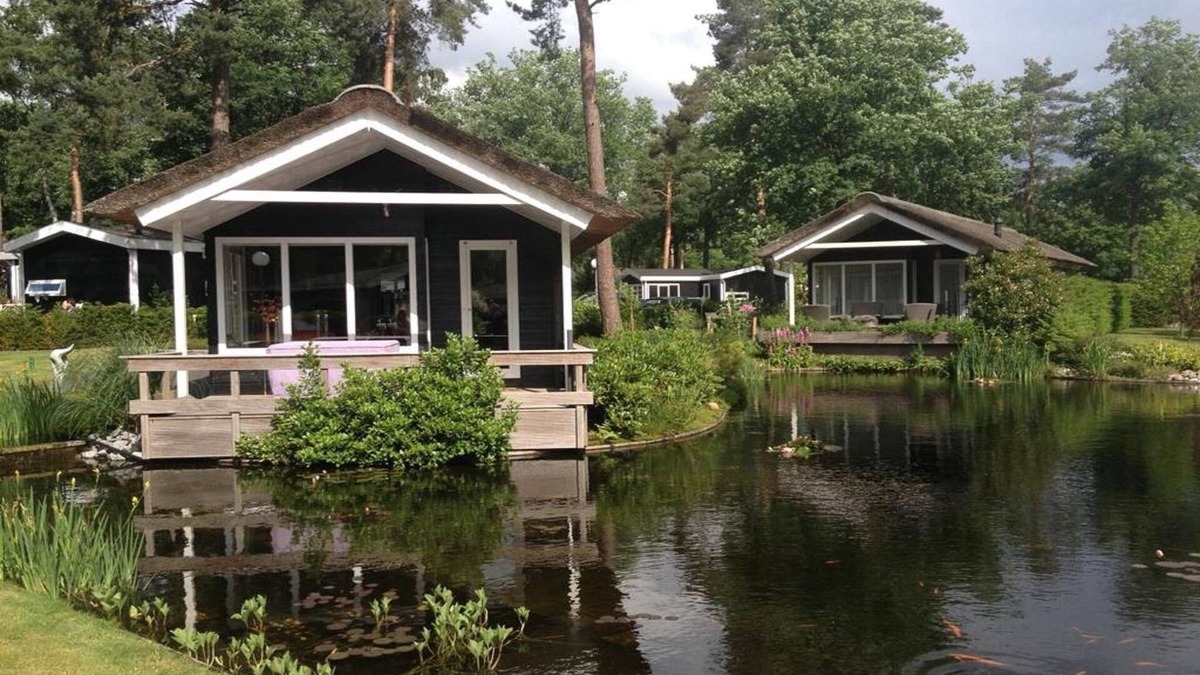 Markelo Ski Chalet | Charming Pondside Chalet