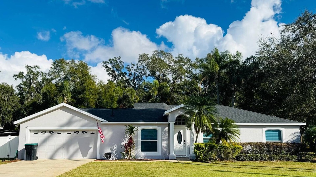 Edgewood House | Charming pool house with 3-bedrooms with WiFi, AC in delightful Orlando location