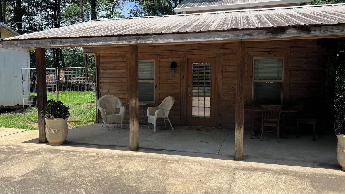 Texarkana Cottage | Charming private 2-bedroom cottage in Texarkana with WiFi, AC and peacocks!