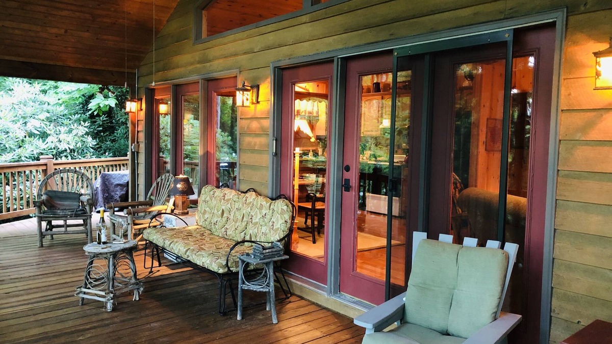 Mirror Lake Cabin | Charming Private Getaway Nestled in Trees; Close to Town!