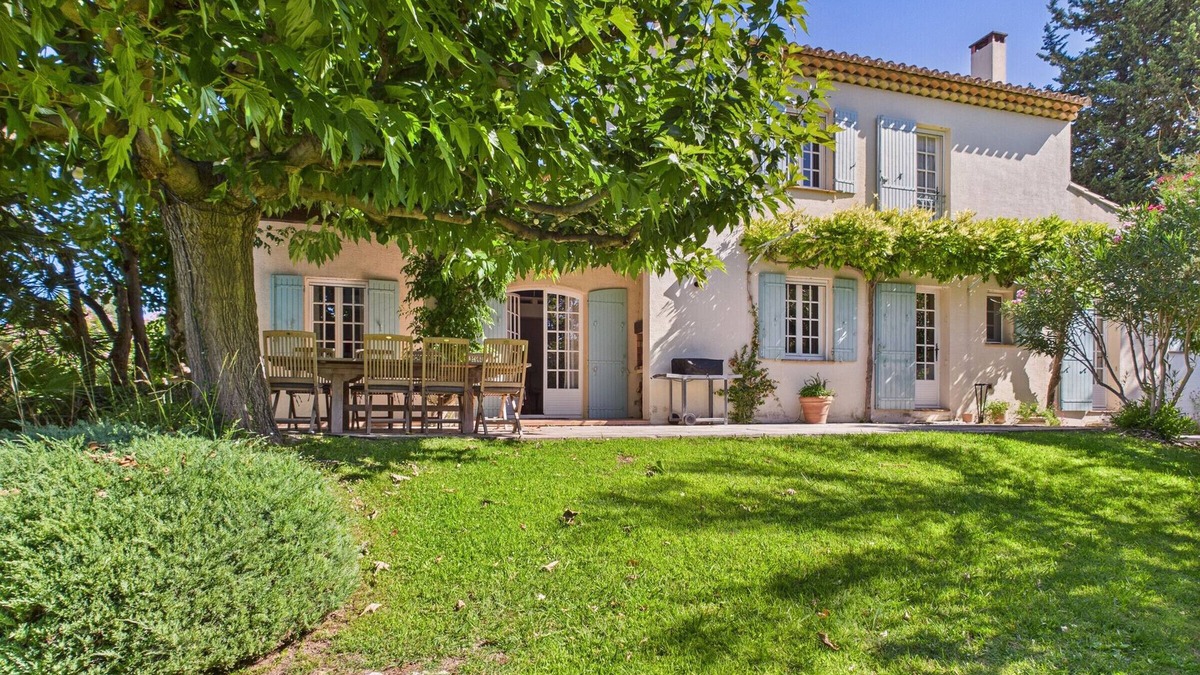 Paradou House | Charming Provencal House with Pool Near Village – Sleeps 8, Perfect for Summer!