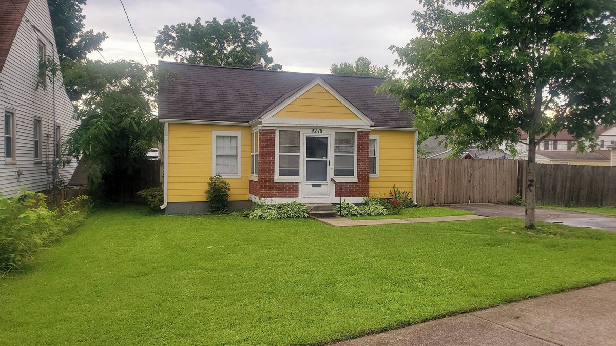 Prestonia House | Charming, Quaint 2-bedroom house with AC, WiFi in Wonderful Louisville