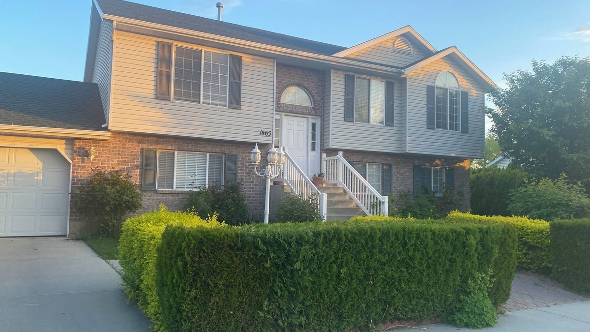 Orem North Apartment | Charming , quiet apartment in Orem/vineyard area. 2 bedrooms, shared bathroom.