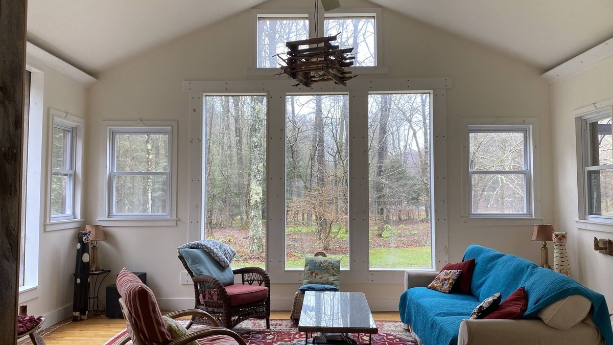 Livingston Manor House | Charming, Quiet Country House that is Open to the Outdoors