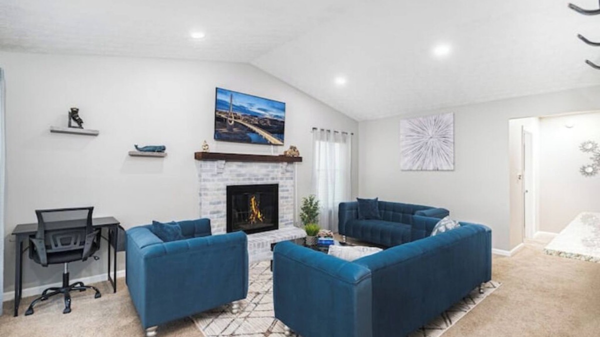 Riverside House | Charming Ranch 3BR W/Hot Tub and Ping Pong Tablenn