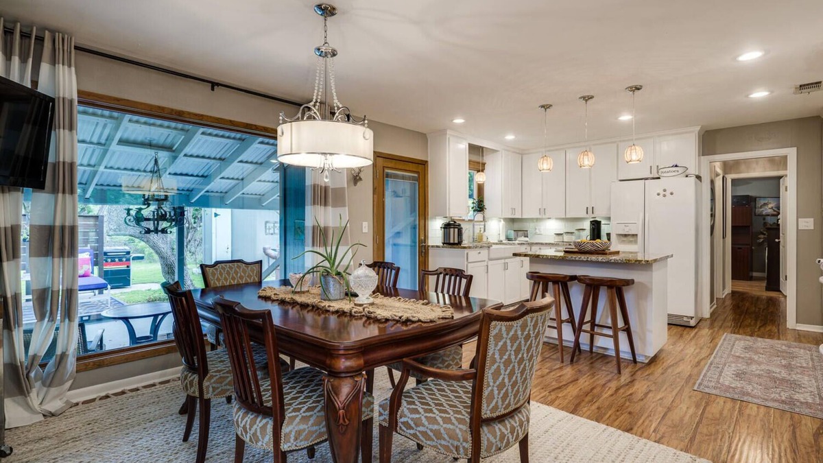 Belterra House | Charming ranch house near wedding venues,wineries, breweries, HEB, Austin Zoo