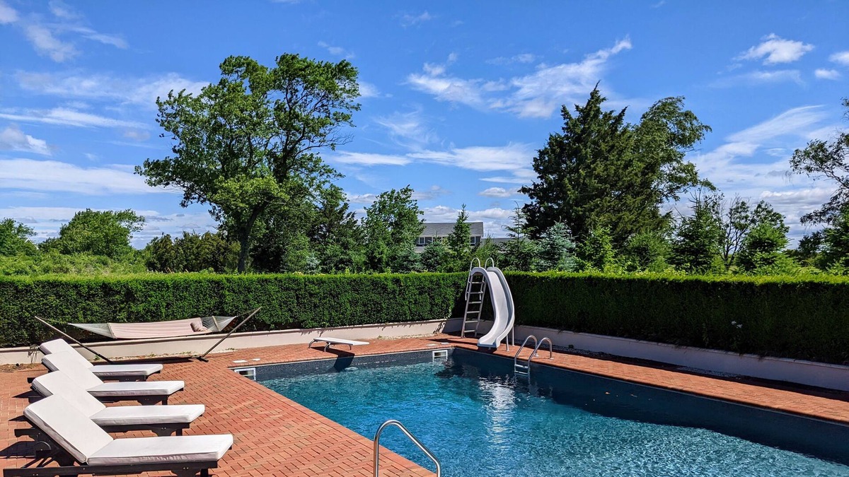 Orient House | Charming ranch house with pool, steps to beach