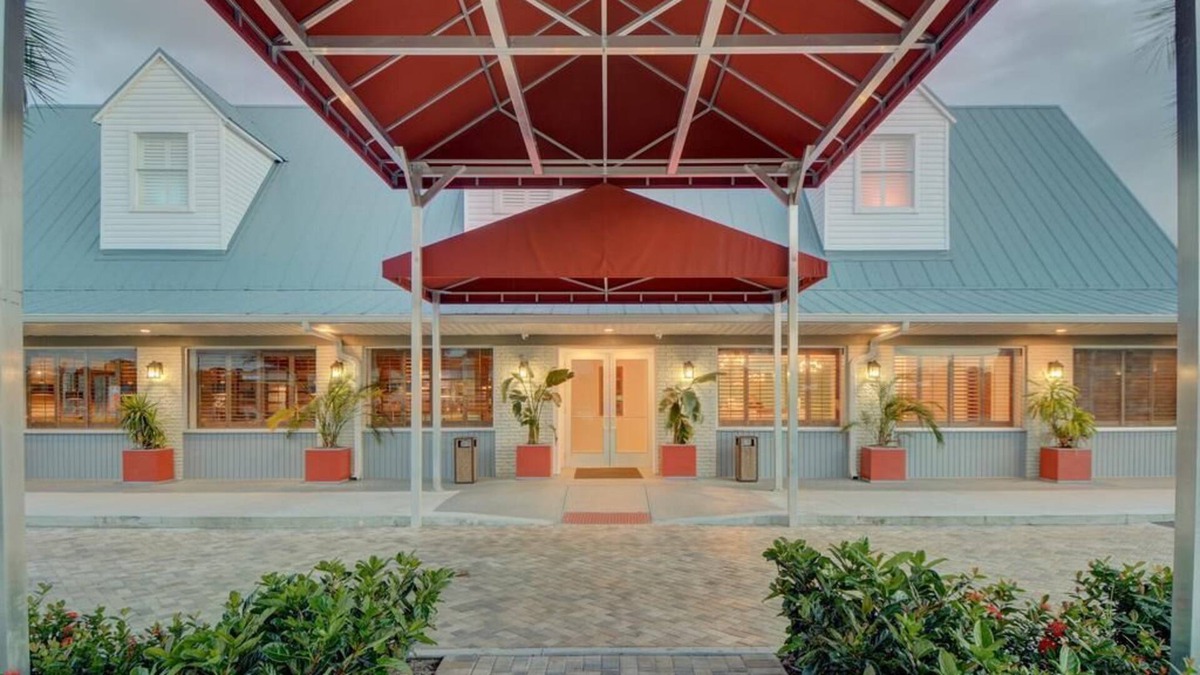 Melbourne Apartment | Charming remodeled award winning hotel featuring 2 room suites.
