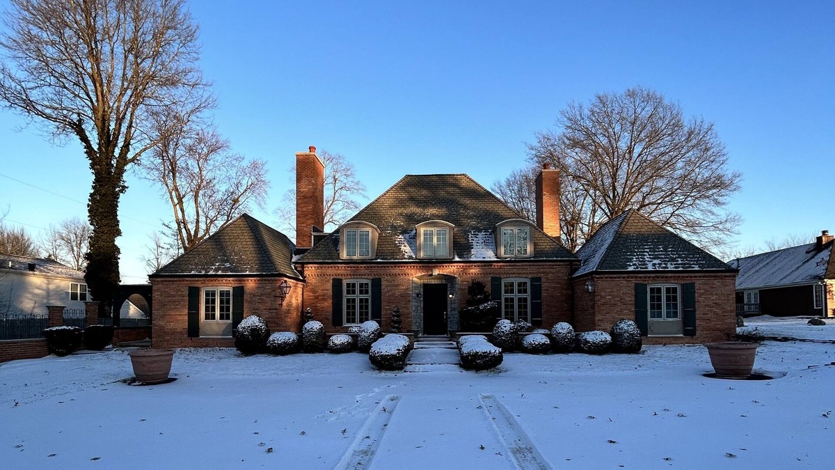 Lima Apartment | Charming remodeled French chateau suites, in a park like setting.