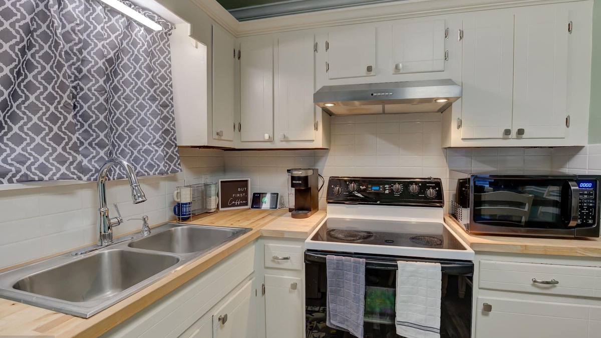 Highland Historic District House | Charming Remodeled Home close to several hospitals, downtown,.