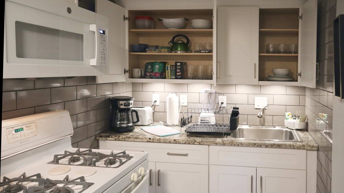 North Oak Park House | Charming Remodeled Studio Retreat w Front Garden