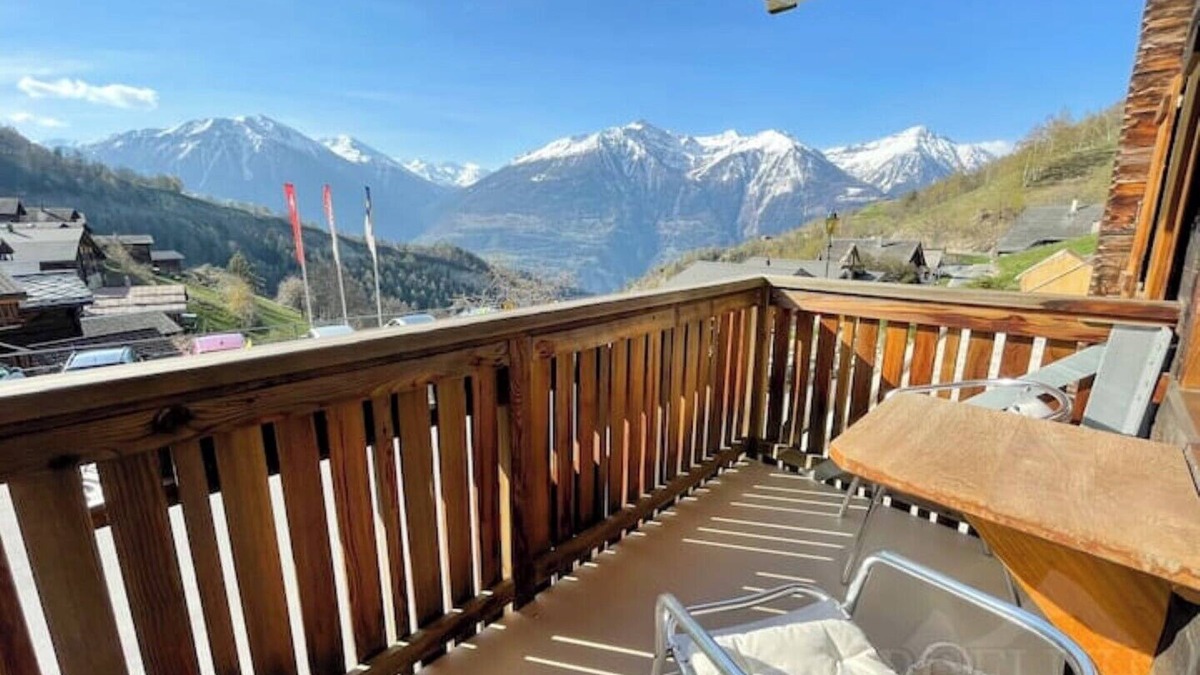 Erschmatt Apartment | Charming renovated apartment in a Valais house