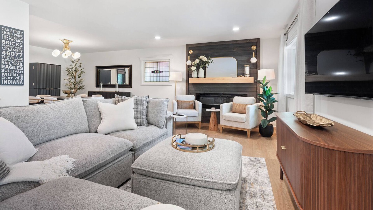 Zionsville House | Charming renovated 2-bedroom home & study-Perfect for Big 10 Championship Dec 6!