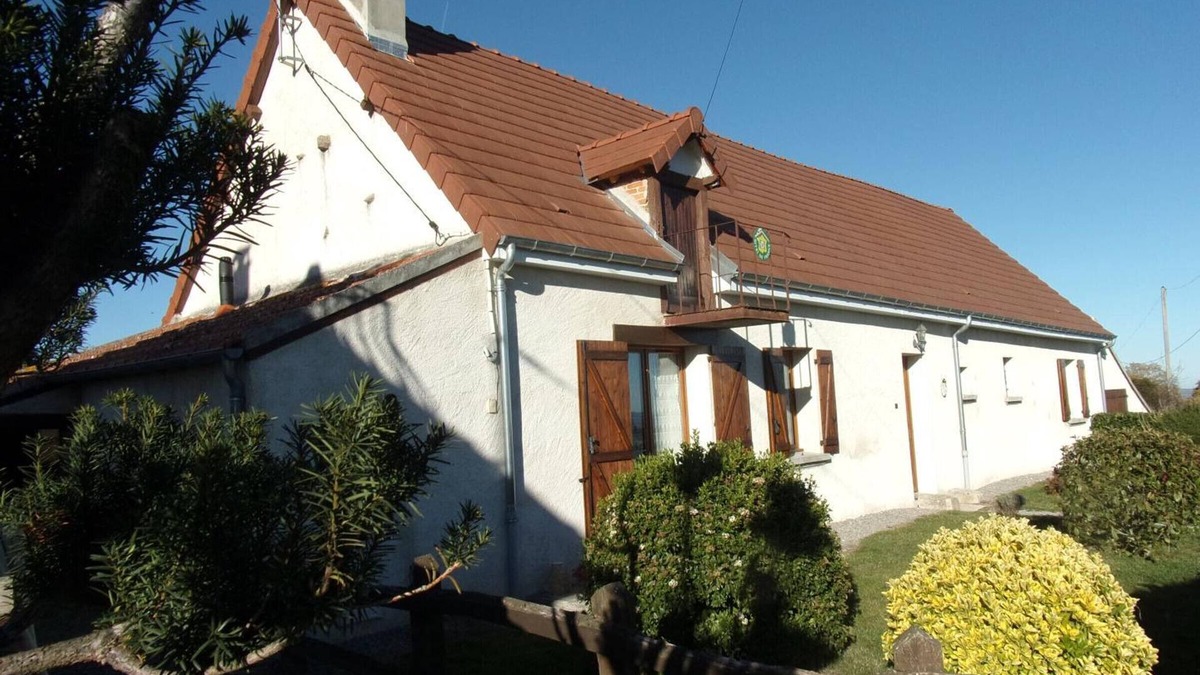 Verneix Cottage | Charming Renovated Farmhouse with Garden, Terrace, and WiFi - Pet Friendly