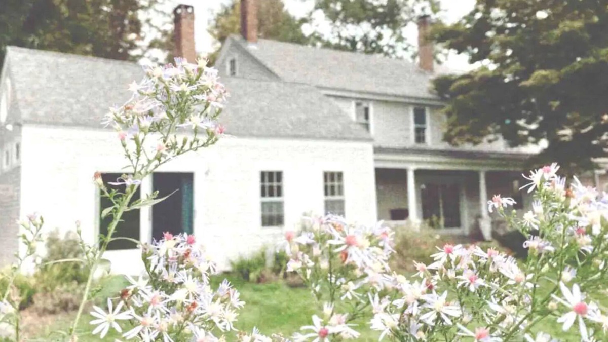 Harrisville House | Charming restored farmhouse in the heart of New England