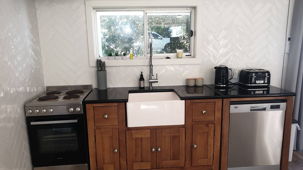 Goon Nure House | Charming restored holiday home near Lake Victoria and 90 mile beach