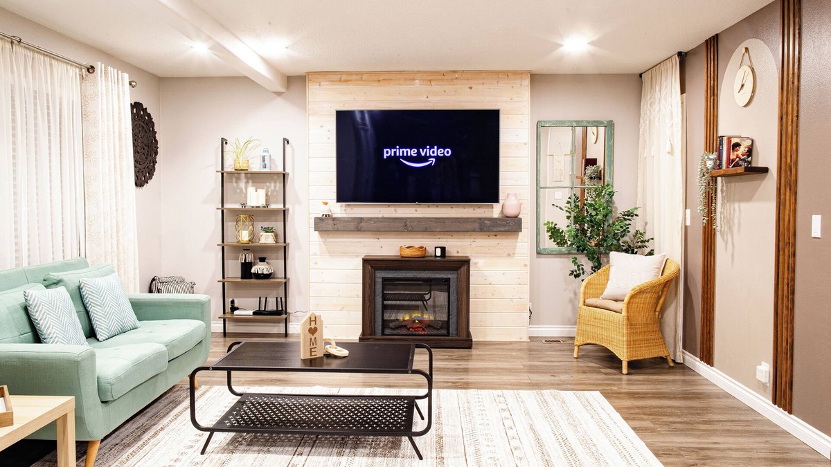 Hillsboro House | Charming Retreat: King Bed, Full Kitchen & Spacious Backyard. Perfect Location!
