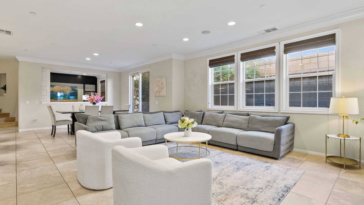 Eastvale House | Charming Retreat on Irisbend: Relaxation Awaits Near All Attractions #40848