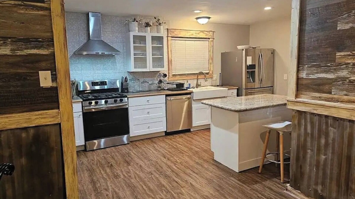 Ponderosa Forest House | Charming Retreat: Spacious 4 BR Houston Haven - Pool