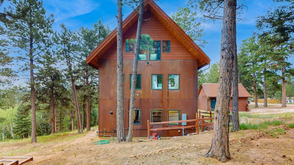 Florissant House | Charming retreat with modern comforts in serene views of Pike's Peak