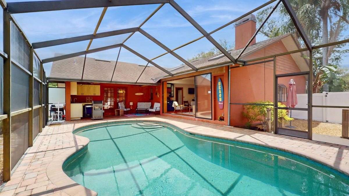 Palm Harbor House | Charming retreat with pool, dog friendly, centrally located near Gulf with WD