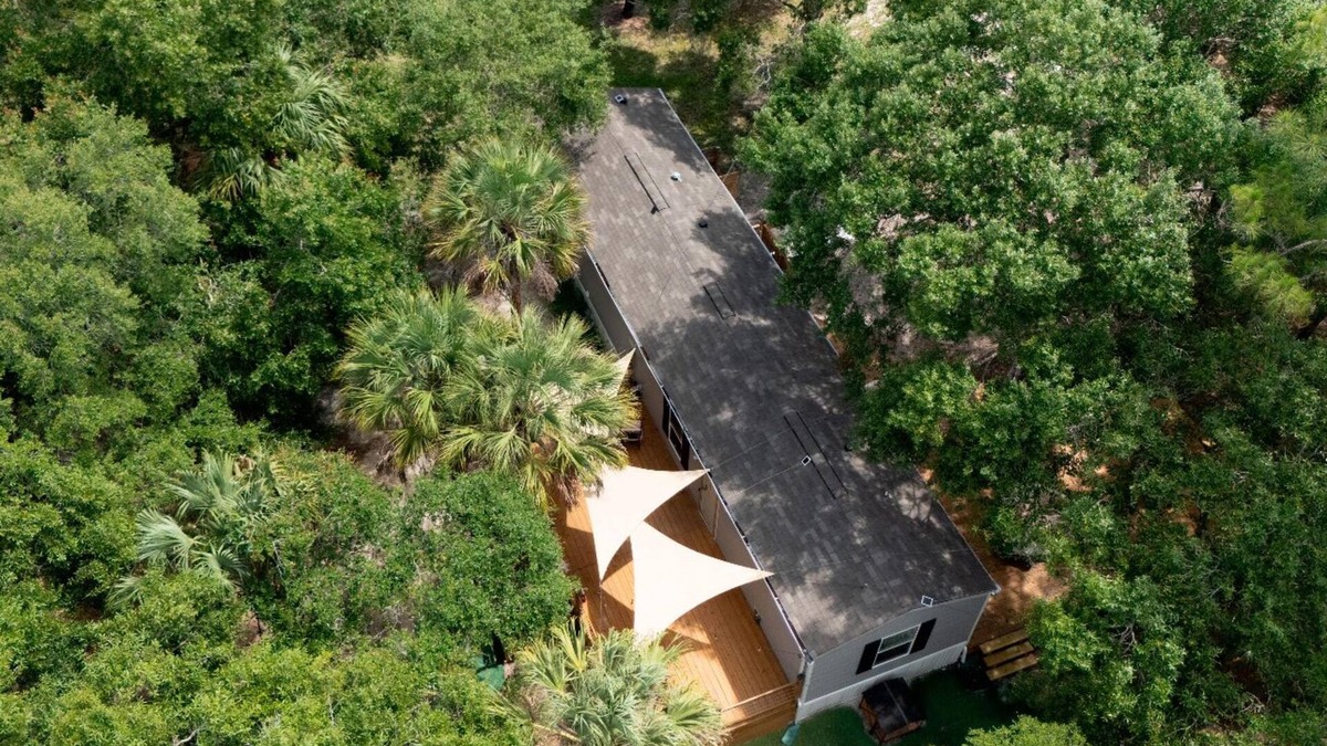 Clewiston House | Charming retreat with fire pit, games, and space for up to 5 guests. Book today.