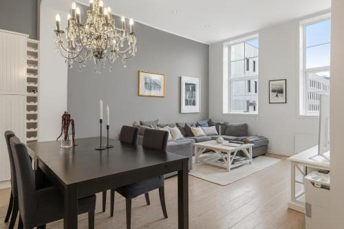 Tromso Apartment | Charming Retro-Modern Apartment in Centrum North