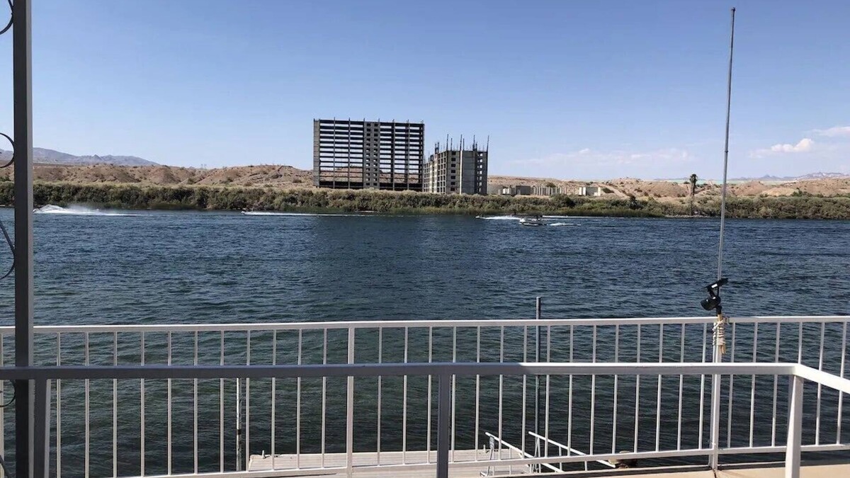 Bullhead City House | Charming Riverfront Vacation Getaway with Private Dock, Sleeps 12.