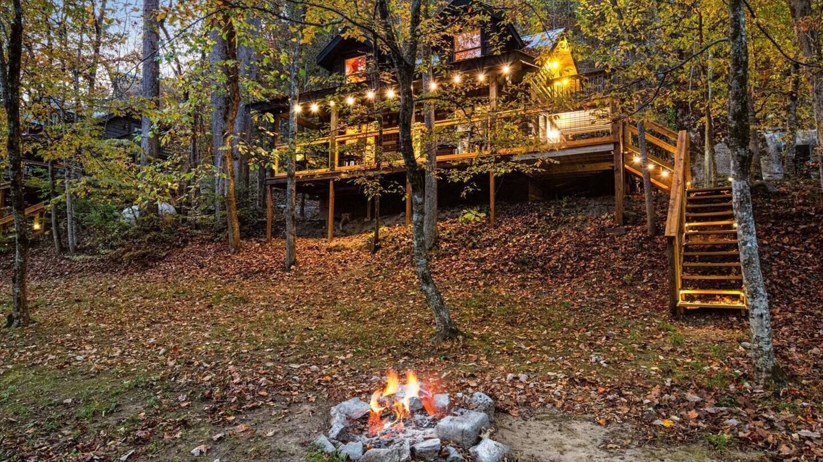 Townsend Cabin | Charming Riverfront Cabin* EV Chrg * Fish * Swim *