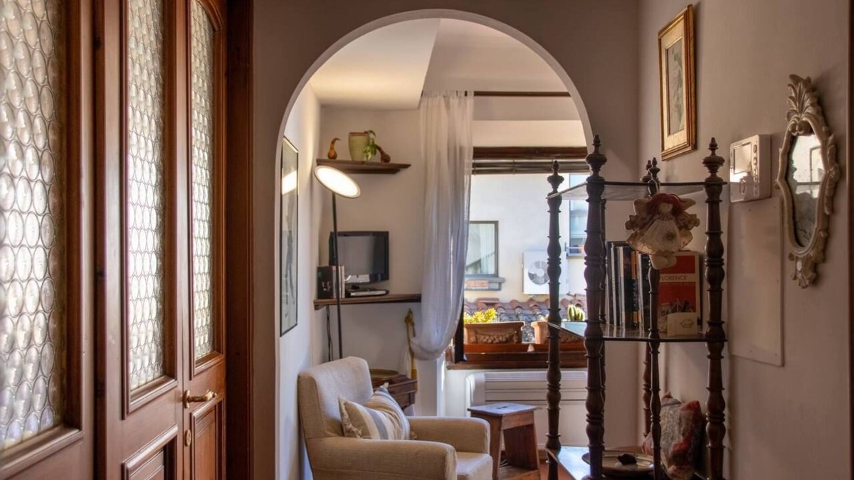 Oltrarno Apartment | Charming, Romantic Apartment, 50mt from Ponte Vecchio, AC, WIFI, LIFT