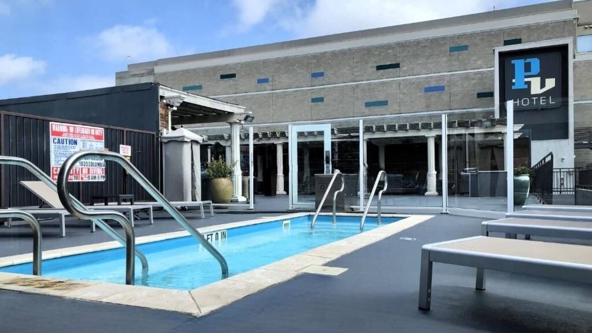 Little Italy Hotel | Charming Room Perfect for Art Enthusiasts Visiting Little Italy | 4 Units
