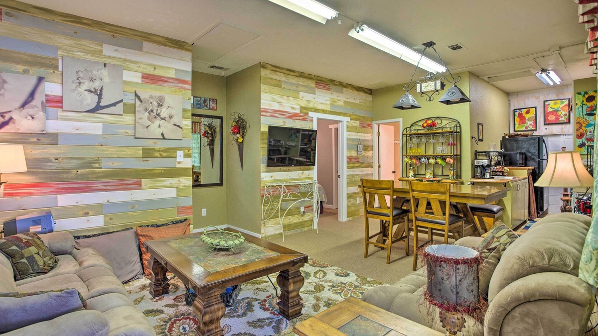 Rowlett Cottage | Charming Rowlett Guest Cottage; Walk Downtown