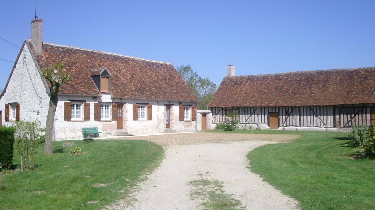 Neuvy Cottage | Charming rural retreat near Chambord with cozy fireplace, large garden, and family-friendly amenities