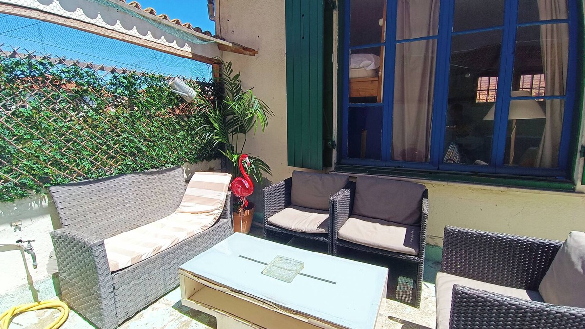 Saint-Laurent-du-Var Apartment | Charming seafront house