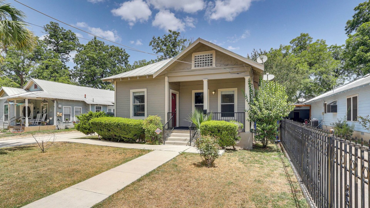 Southside House | Charming San Antonio Home: 5 Mi to Downtown!