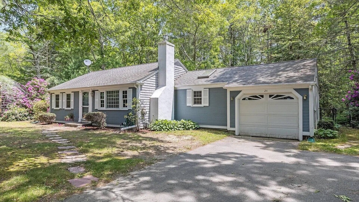 Sandwich House | Charming Sandwich Cape Home - Short Drive to Beach & Boardwalk