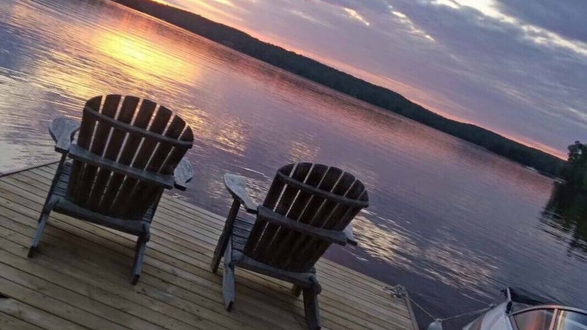 Minden Cottage | Charming Sandy Beach Cottage on Horseshoe Lake