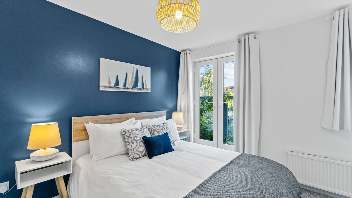 Plymouth House | Charming Sea Haven House for Business & Leisure