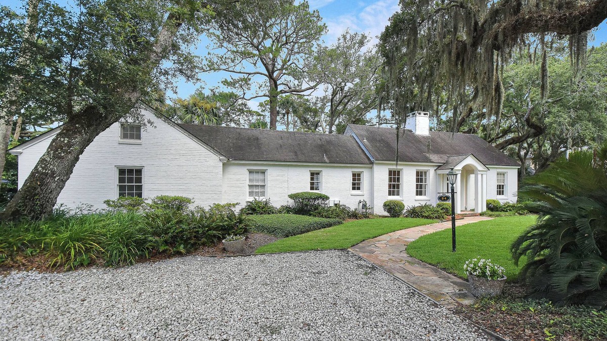 Sea Island Cottage | Charming Sea Island Cottage Steps to Beach Sleeps 10