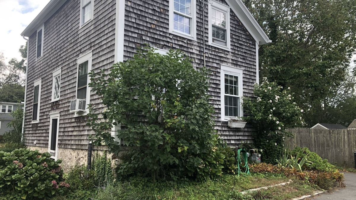 Dartmouth House | Charming Seashell Cottage rental in the Heart of Padanaram Village!
