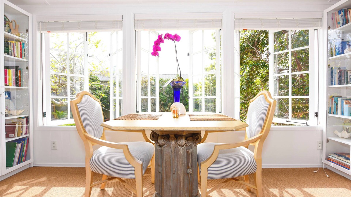 Country Club Apartment | Charming Seashell Cottage Overlooking Garden
