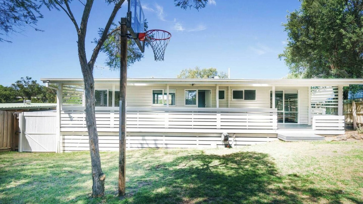 Tootgarook House | Charming Seaside Bungalow A Peninsula Hideaway