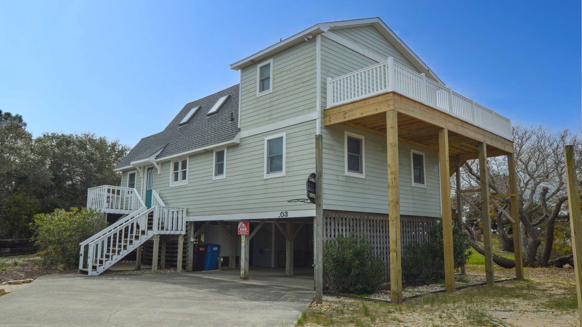 Carolina Dunes House | Charming seaside cottage located in Duck, NC.