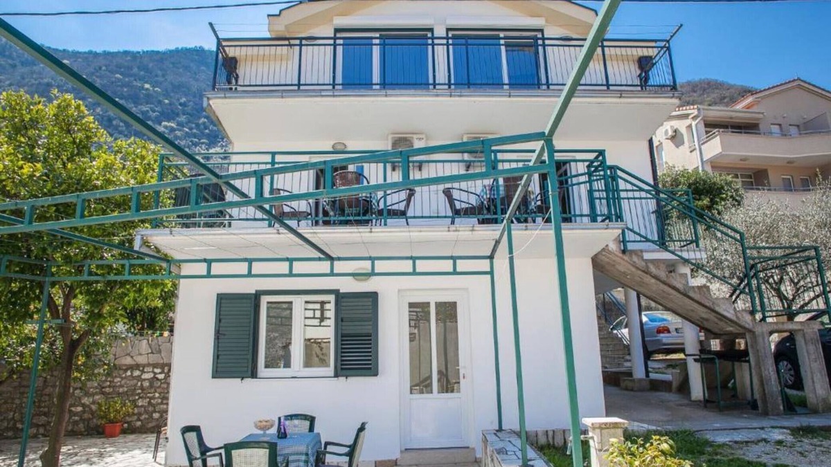 Kotor Municipality Apartment | Charming Seaside Escape in Kotor - One Bedroom Apartment with Garden 3