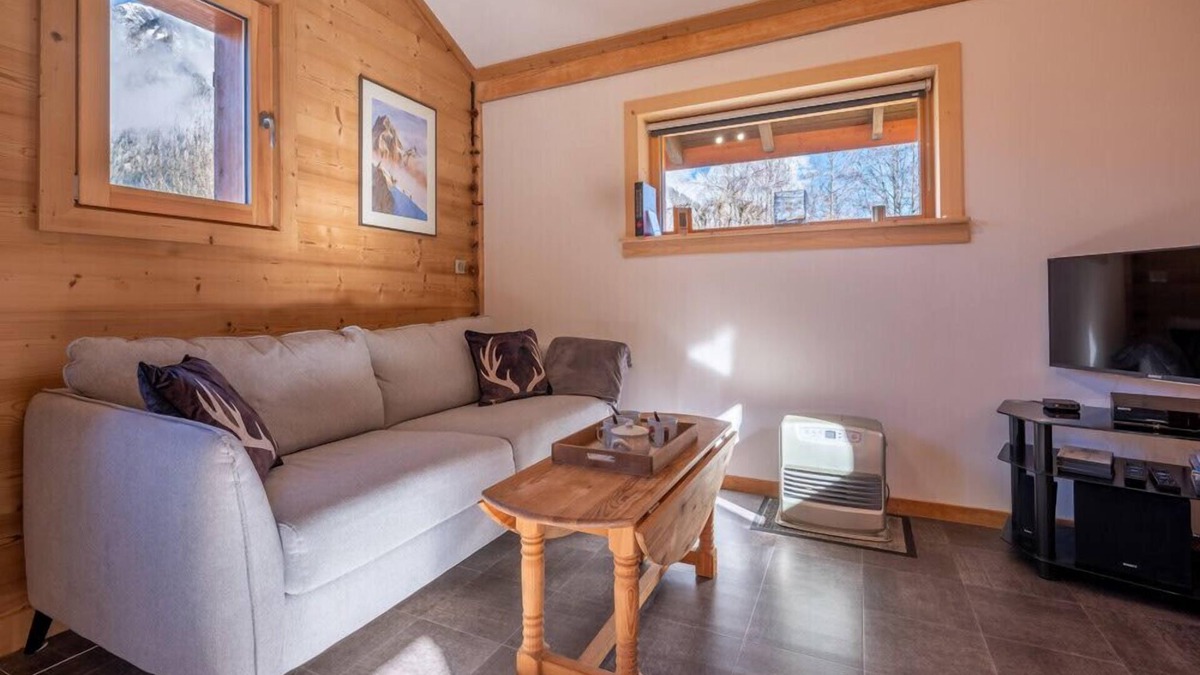 Les Bossons Ski Chalet | Charming small chalet with Aiguille du Midi view