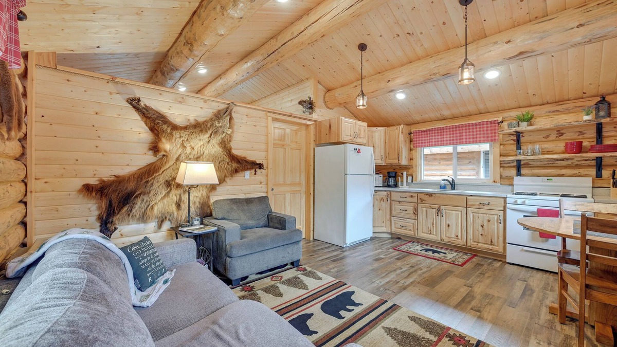 Soldotna Cabin | Charming Soldotna Cabin Near Kenai River Fishing!