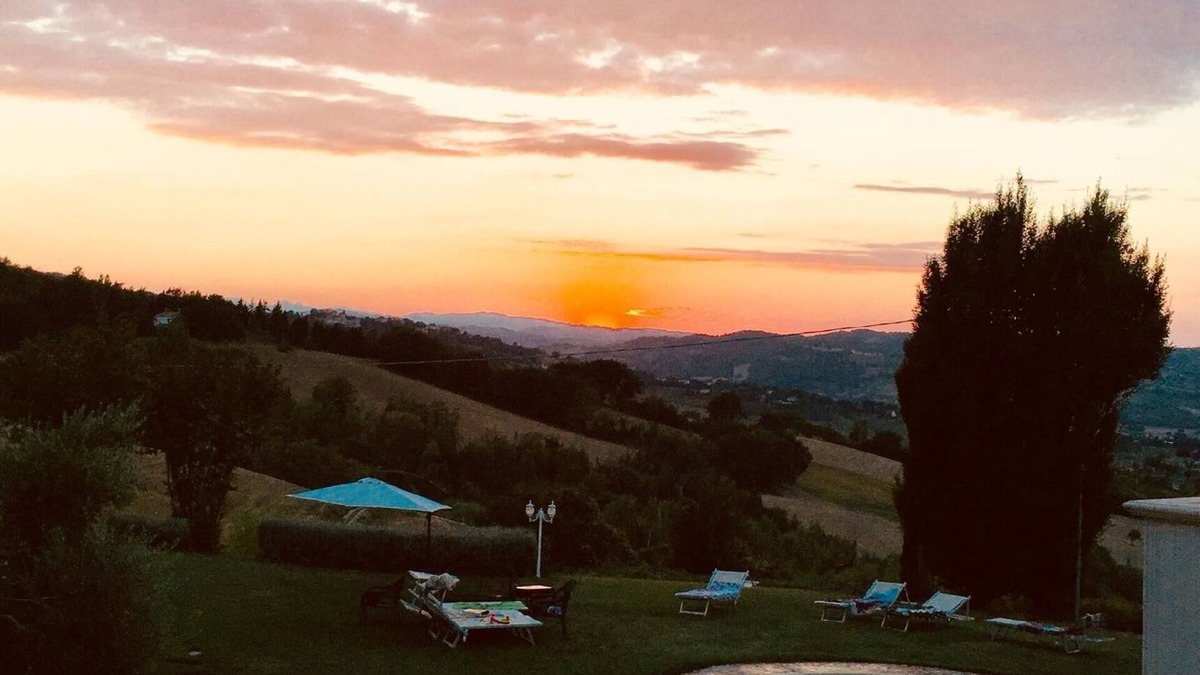 Montelabbate House | Charming solution, swimming pool 10 minutes from the sea